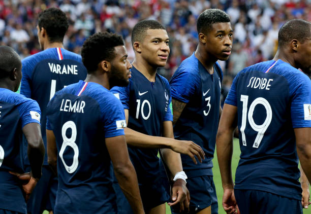 传球果断 传球果断